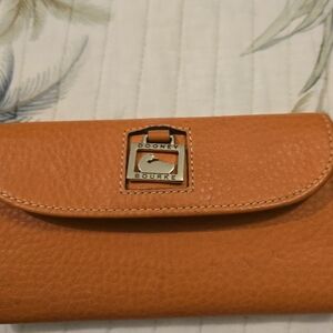 Dooney and Bourke bifold ladies Leather Wallet